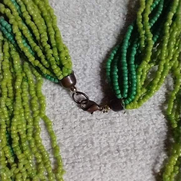 Long huge green 💚 🍏 multi layer seed bead necklace statement runway - Picture 3 of 4
